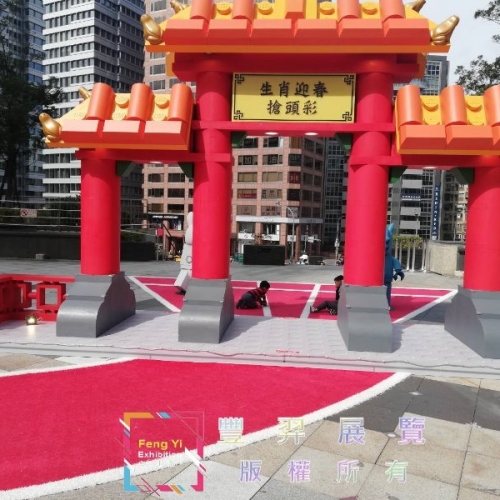 2020.01.01統一阪急2樓-紅色人造草及白色滾邊造型...