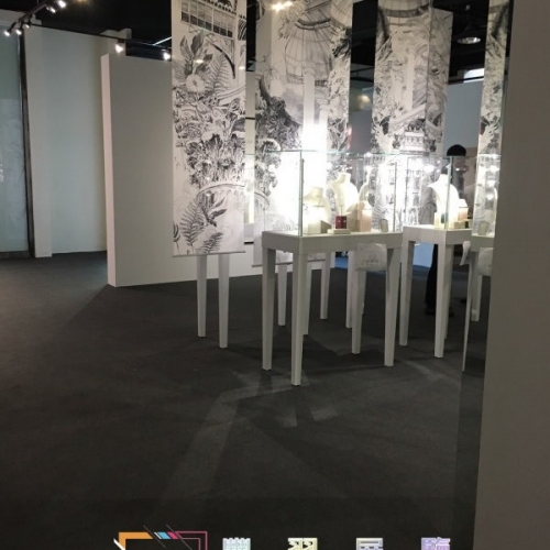 敦化南路二段精品店-威力絲揮桿草及淺灰地毯...