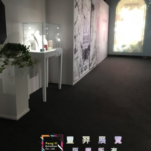 敦化南路二段精品店-威力絲揮桿草及淺灰地毯...