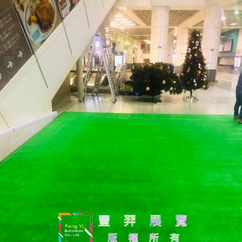 板橋火車站1樓大廳人造草施工照片分享