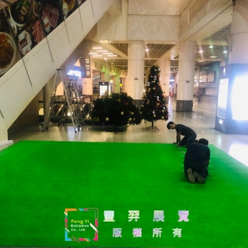 板橋火車站1樓大廳人造草施工照片分享